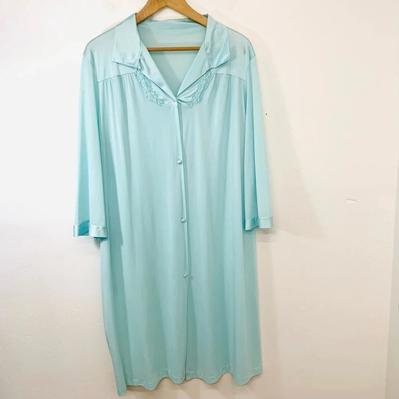 Vanity Fair Nylon Nightgown Large  Robe Button Front Pockets Embroidery Made USA - Picture 1 of 8